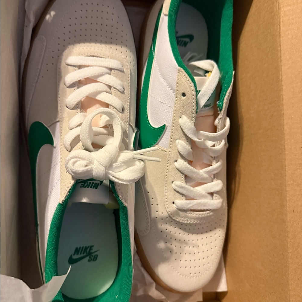 Nike SB White and Green Sneakers 10m